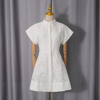 Robe maxi décontractée en dentelle de couleur unie élégante de style français pour femmes, nouvelle collection 2025, col rabattu, coupe régulière, jupe trapèze, 100% biologique