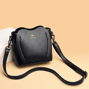 กระเป๋าหนังลายจระเข้สำหรับผู้หญิง กระเป๋าสะพายข้างดีไซน์เรียบง่าย รูปทรงถัง - Product Image 5