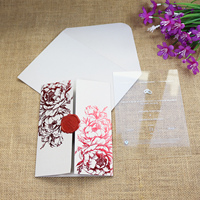 Suite d'invitations de mariage de luxe en vélin transparent blanc, style français, avec couverture pliée à motif floral rose bordeaux, sceau de cire et impression personnalisée
