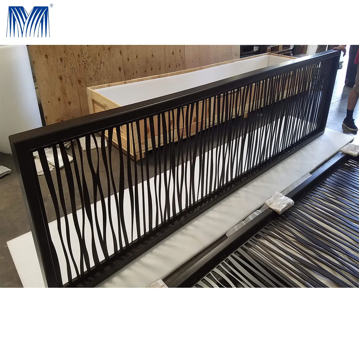 Hand for stairs and balcony handrails balustrades Black wholesale decorative outdoor design baluster metal staircase railing