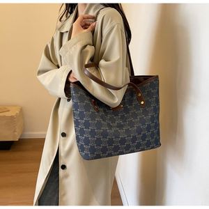 Hot Sale Letter Tote Bags Daily Outdoor Travel Working Totes <b>Large</b> Capacity PU Leather <b>Handbag</b> - Product Image 2