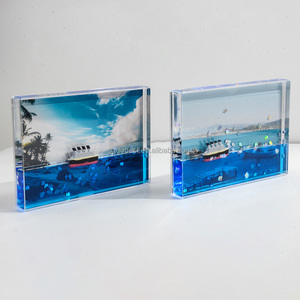 Cadre <span class=keywords><strong>photo</strong></span> en acrylique sur le thème de la mer avec paillettes, couleur liquide personnalisée et grand récipient intérieur avec figurine de bateau flottante en plastique - Product Image 6