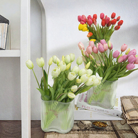 Fleurs de tulipes artificielles en soie plastique de haute qualité, toucher réel, style classique, faites à la main, pour la remise des diplômes, la fête des mères, Pâques, Noël