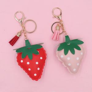 Porte-clés en cuir PU à motif fraise, porte-clés de voiture, sac, rembourrage en coton, étui pour téléphone portable, accessoires pour écouteurs, style Ins - Product Image 1