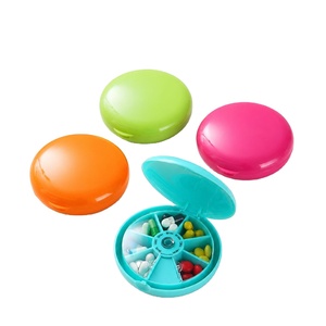 Pastillero Semanal Portátil de 7 Compartimentos, Pastillero Redondo de Plástico Libre de BPA, Estuche para Medicamentos para Viajes y Uso Diario - Product Image 1