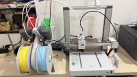 Impresora 3D FDM Bambu Lab A1 de Alta Velocidad, Conexión USB Automática, Garantía de 1 Año, Material de Impresión PLA, Volumen de Construcción de 256x256x256 mm