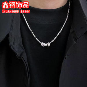 Un collar de acero de titanio moderno y elegante con una personalidad única se puede usar mientras se toma el baño. Exuda una sensación de alta calidad. - Product Image 1