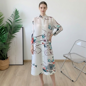 Robe plissée décontractée Miyake 2025 pour femme, nouvelle collection, style ample, ornée de fleurs, unie, tissée - Product Image 2
