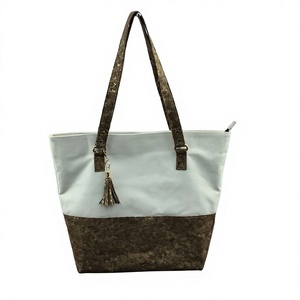 Sac fourre-tout en toile et liège, écologique, portable, végétalien, OEM, économique, avec logo, motif dessin animé, fermeture à bouton, couleur personnalisée, poignée réglable - Product Image 5