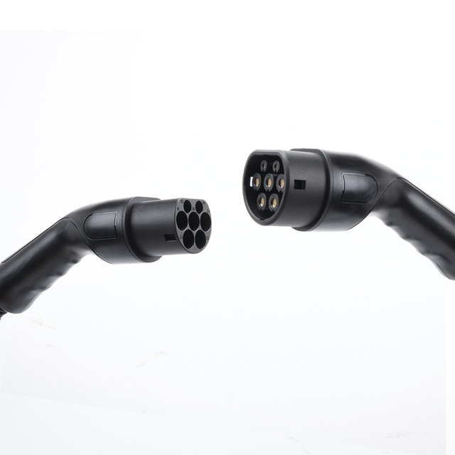 Hot Selling EV Charging Cable Connector 1 Phase 32A 7kw Portable EV Car Charger Type 2 Extendable for Direct Charging