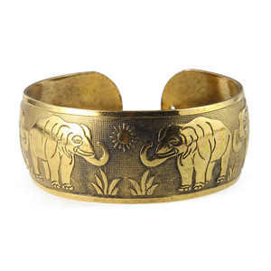 <span class=keywords><strong>Bracelet</strong></span> tibétain en métal sculpté à la main pour femmes avec une fleur de cerisier, <span class=keywords><strong>bracelet</strong></span> large gravé à la main vintage, fleur de <span class=keywords><strong>lotus</strong></span> - Product Image 3