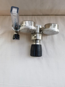 Régulateur de <span class=keywords><strong>gaz</strong></span> oxygène FLOWLINE PR Modèle G5/8 à filetage mâle SS316L, double étage, type Afrique, à embout bombé, avec débitmètre 0-25L - Product Image 3