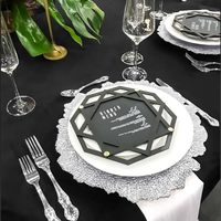 Assiettes de présentation décoratives en plastique violettes de 13 pouces pour mariages royaux et événements festifs – Vente en gros