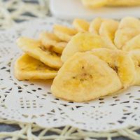 Knapperige gedroogde bananenchips, natuurlijke gedroogde bananenplakjes, geen zwaveladditieven, voor snacks, fruitthee, bakkerij, groothandel.