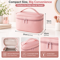 Trousse de toilette de voyage avec poignée de transport confortable, double fermeture éclair et compartiment en filet intégré pour les fournitures cosmétiques de vacances