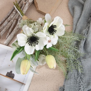 Fleurs artificielles CallaFloral, tulipes, camélias dans un sac en papier, décoration pour la maison et les mariages CF01141 - Product Image 2