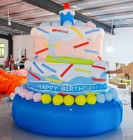 Nouvelle conception annonçant le papillon gonflable de gâteau d'anniversaire de fraise avec la lumière menée pour la décoration