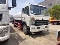 Camion d'arrosage mobile HOWO à livraison rapide, avec réservoir renforcé de 4 à 6 m³, pour le nettoyage routier, destiné à l'exportation