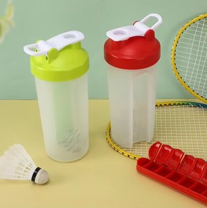 Botella Mezcladora de Proteínas de Plástico de 600 ml con Logotipo Personalizado, Botella de Agua Deportiva para Gimnasio y Fitness - Product Image 1