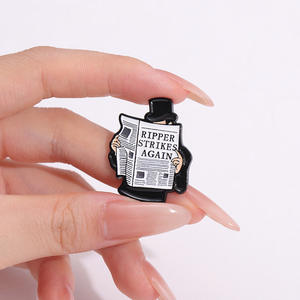 Personalidad creativa Artesanía de metal Letras en inglés Broche Leer periódico Hombre Forma Insignia Decoración Medalla Fundición - Product Image 4