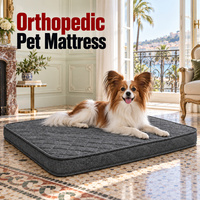 Matelas orthopédique pour chien avec surface matelassée grise et bordure côtelée pour les marques et les distributeurs