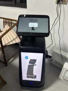 Venta caliente Exposición <span class=keywords><strong>social</strong></span> Diálogo de voz ChatGpt Altavoz Bienvenido Robot Entrega de bebidas Robot Ai Reconocimiento facial - Product Image 3