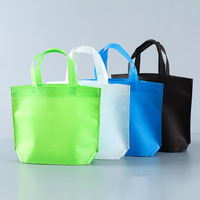 Sacs en satin non tissé avec cordon de serrage, motif géométrique, réutilisables, personnalisables, sacs cadeaux publicitaires