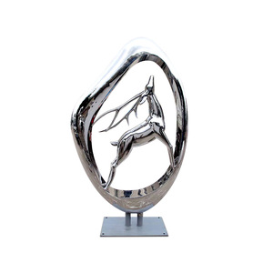 Escultura Abstracta de Ciervo en Espejo de Acero Inoxidable Personalizada, Adorno Hecho a Mano de Forma Irregular para Montaje en Suelo Exterior - Product Image 5