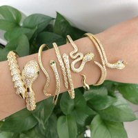 Pulsera de piel de pitón de lujo para mujer, brazalete curvo de cuerpo de serpiente, chapado en oro, latón, circón, ojos verdes, joyería