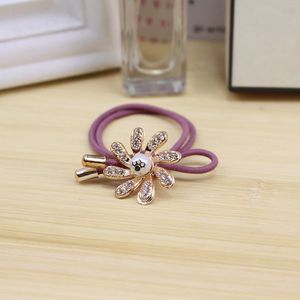 ที่คาดผมประดับพลอยรูปดอกพลัม คละสี ยืดหยุ่นสูง ใช้ได้ทุกวัน - Product Image 3