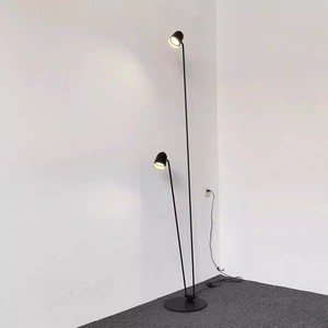 Lámpara de pie de diseño moderno con doble cabezal, metal negro, altura ajustable, fuente de luz LED para sala de estar, dormitorio, estudio. - Product Image 4