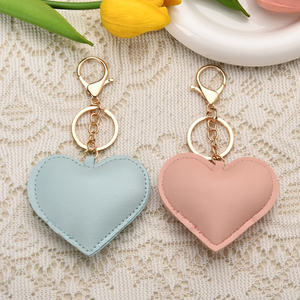Abalorios de lujo a la moda para bolso, colgante de adorno para bolso, colgante para mujeres y niñas, llavero de corazón de cuero PU - Product Image 6