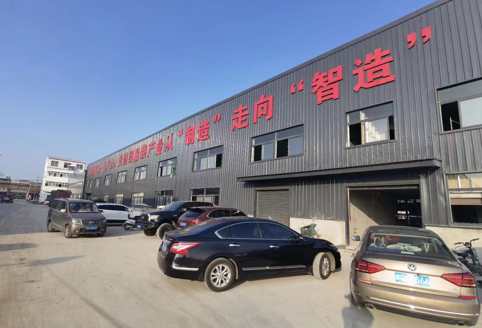 round dining table for 6 with chairs