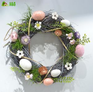 Guirlande de Noël d'extérieur de luxe artisanale en forme de pomme de pin et en polystyrène avec des motifs personnalisés pour la décoration des fêtes - Product Image 1