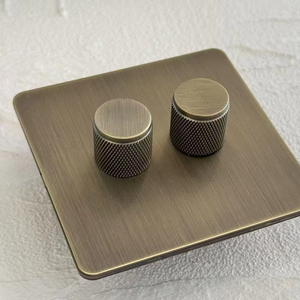 LangYeao Latão Toggle Luz Interruptores De Parede Custom REINO UNIDO Padrão DA UE Painel De Aço Inoxidável Metal Elétrico Vintage Interruptor e Soquete - Product Image 6