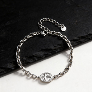 Pulsera de Acero Inoxidable 316L con Medallón Ovalado de Cruz para Hombre y Mujer, Cadena de Eslabones Texturizados con Diseño Religioso, Joyería Impermeable - Product Image 5