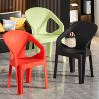 Chaise empilable en plastique à accoudoirs Xingsheng Factory, robuste, pour usage domestique, restauration, extérieur, restaurant, marché