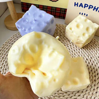 Jouet Squishy en forme de cube de fromage mignon, en TPR souple à rebond lent, jouet anti-stress à presser, jouet en forme d'aliment simulé pour enfants et adultes, pour soulager le stress