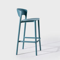 Bistro Coffee Shop Chaise de bar en plastique de style nordique Mobilier Hôtel Restaurant Club Chaise haute empilable