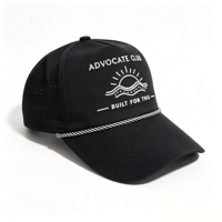 Casquette de baseball en polyester imperméable avec découpe laser personnalisée, perforations et logo sur mesure – Vente en gros