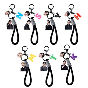 Porte-clés en acrylique avec photo numérique Kpop BT Idol, figurines V, JunKOOK, SUGA, pendentifs pour cordon de téléphone, étanche, tendance mode, cadeau pour fans - Product Image 1