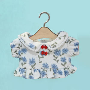 Conjunto <span class=keywords><strong>de</strong></span> traje <span class=keywords><strong>de</strong></span> muñeca Vestido estampado floral con detalles <span class=keywords><strong>de</strong></span> volantes Accesorio <span class=keywords><strong>para</strong></span> el cabello con lazo <span class=keywords><strong>Nylon</strong></span> y tela 17CM <span class=keywords><strong>para</strong></span> ropa (sin muñeca) - Product Image 2