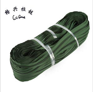 Rouleaux de fermeture éclair en <span class=keywords><strong>nylon</strong></span> 3 # de haute qualité en gros de bande de fermeture éclair de catégorie supérieure - Product Image 1