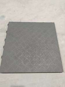 Design moderne Carrelages de sol à emboîtement pour garage Traitement de surface <span class=keywords><strong>du</strong></span> <span class=keywords><strong>parquet</strong></span> en vinyle PP imperméable et antidérapant résistant à l'usure - Product Image 5