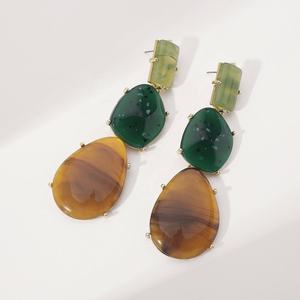 Pendientes Colgantes de Resina Creativos para Mujer, Estilo Europeo Americano, Geométricos Exagerados, Bloques de Color Irregulares, a la Moda - Product Image 4