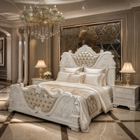 Ensemble de lit capitonné blanc européen en bois massif sculpté avec tables de chevet pour chambre principale de villa