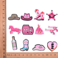 HY Wholesale Nouveau design Accessoires de décoration en caoutchouc PVC pour bottes de style western, boucles pour sabots de filles roses, breloques pour chaussures de cow-boy et de cowgirl
