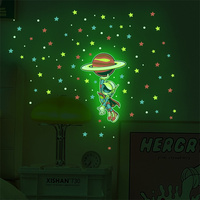 Autocollants muraux lumineux en forme d'astronaute, de planète et d'étoile, vert, pour chambre d'enfant, décoration de la maison, résistant aux UV, imperméable, en PVC