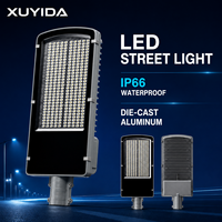 Lampadaire solaire XUYIDA IP66 à double bras, poteau galvanisé à chaud de 8 m, double lampe LED, batterie LiFePO4, système de panneaux solaires séparés