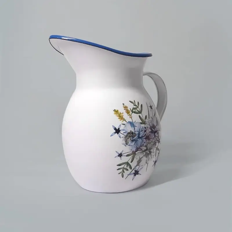 Beyaz özel logo Vintage ev ve bahçe dekorasyon emaye Metal vazo çiçek saksısı pot su sürahisi sürahi ile kolu